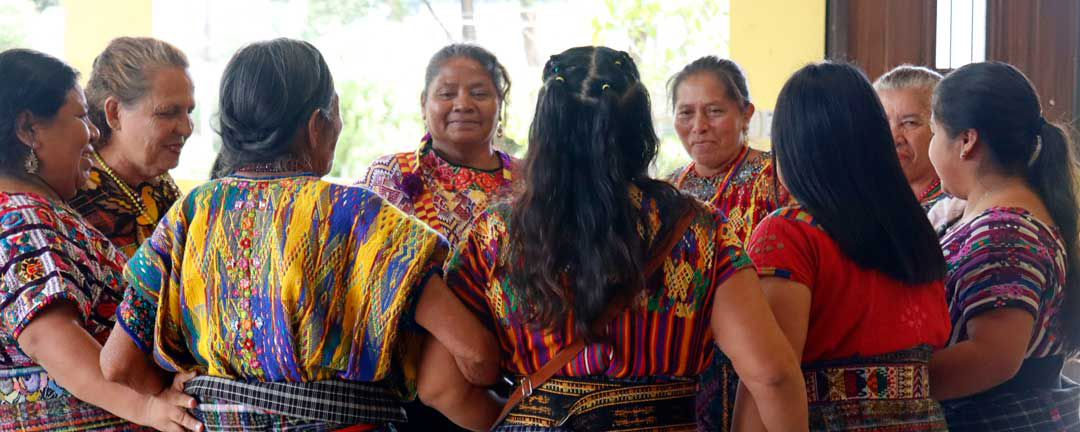 Diálogo e intercambio de experiencias como mujeres lideresas y defensoras de derechos humanos y derechos de la vida